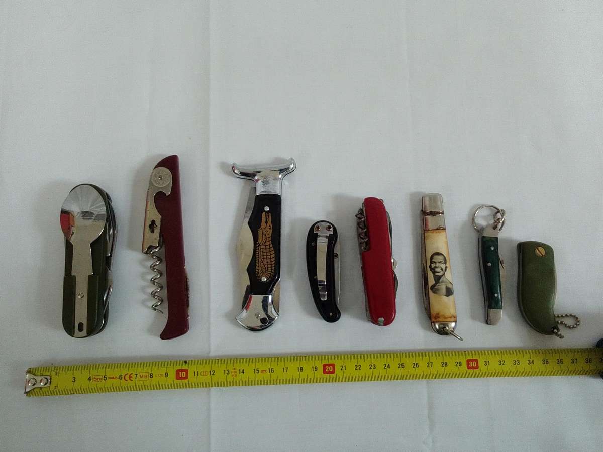 Stunning Collection Of Eight Pocket And Multi Function Folding Knifes - View Description