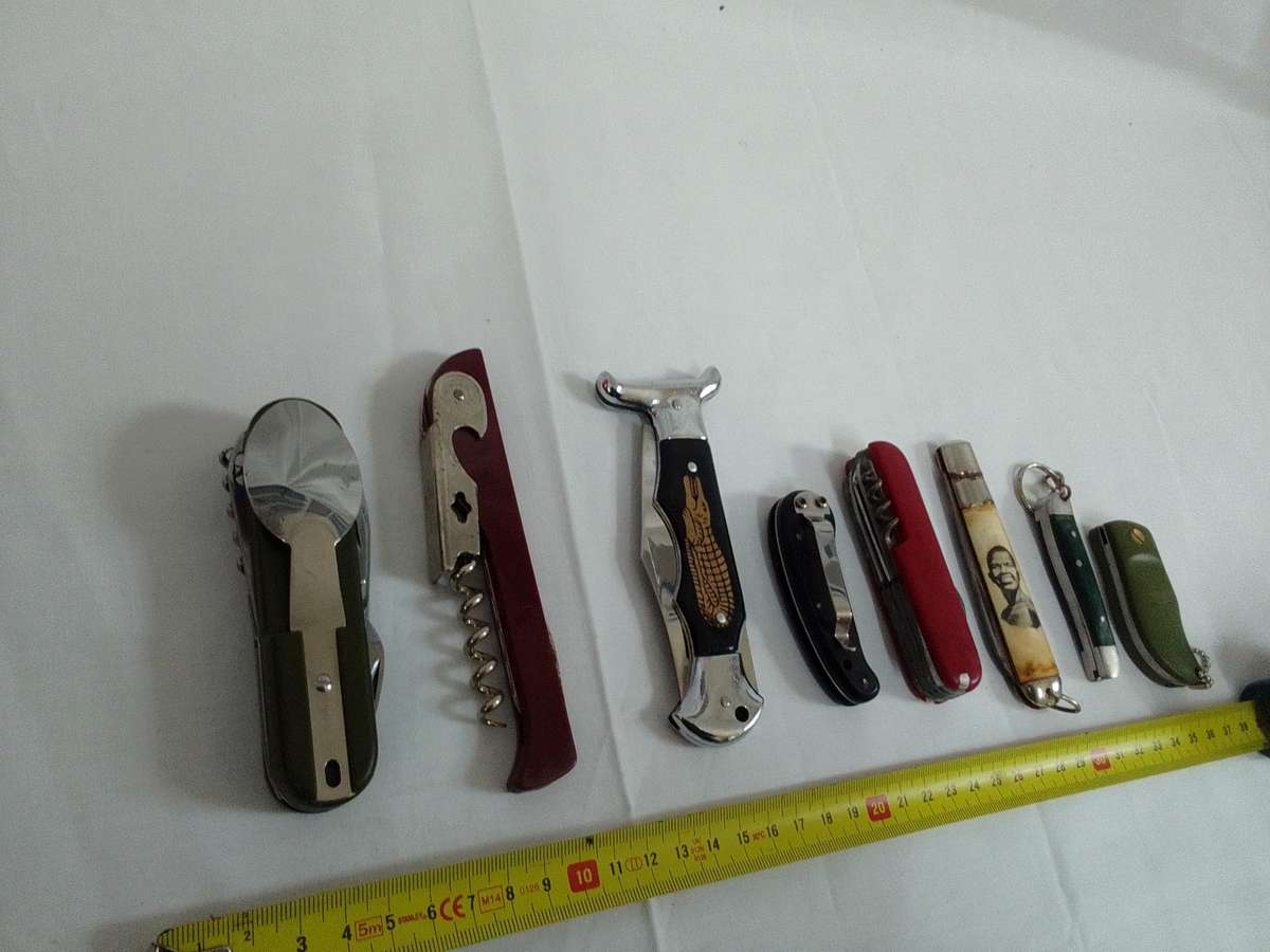 Stunning Collection Of Eight Pocket And Multi Function Folding Knifes - View Description