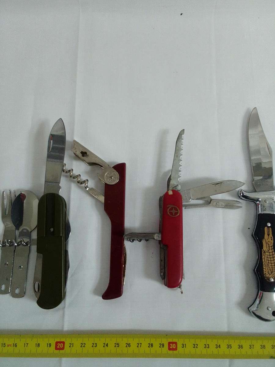 Stunning Collection Of Eight Pocket And Multi Function Folding Knifes - View Description
