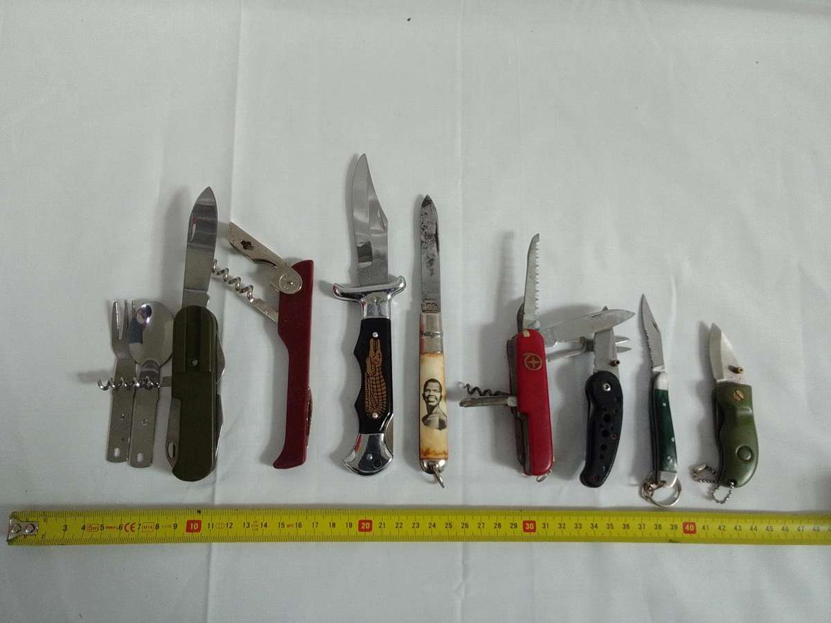 Stunning Collection Of Eight Pocket And Multi Function Folding Knifes - View Description