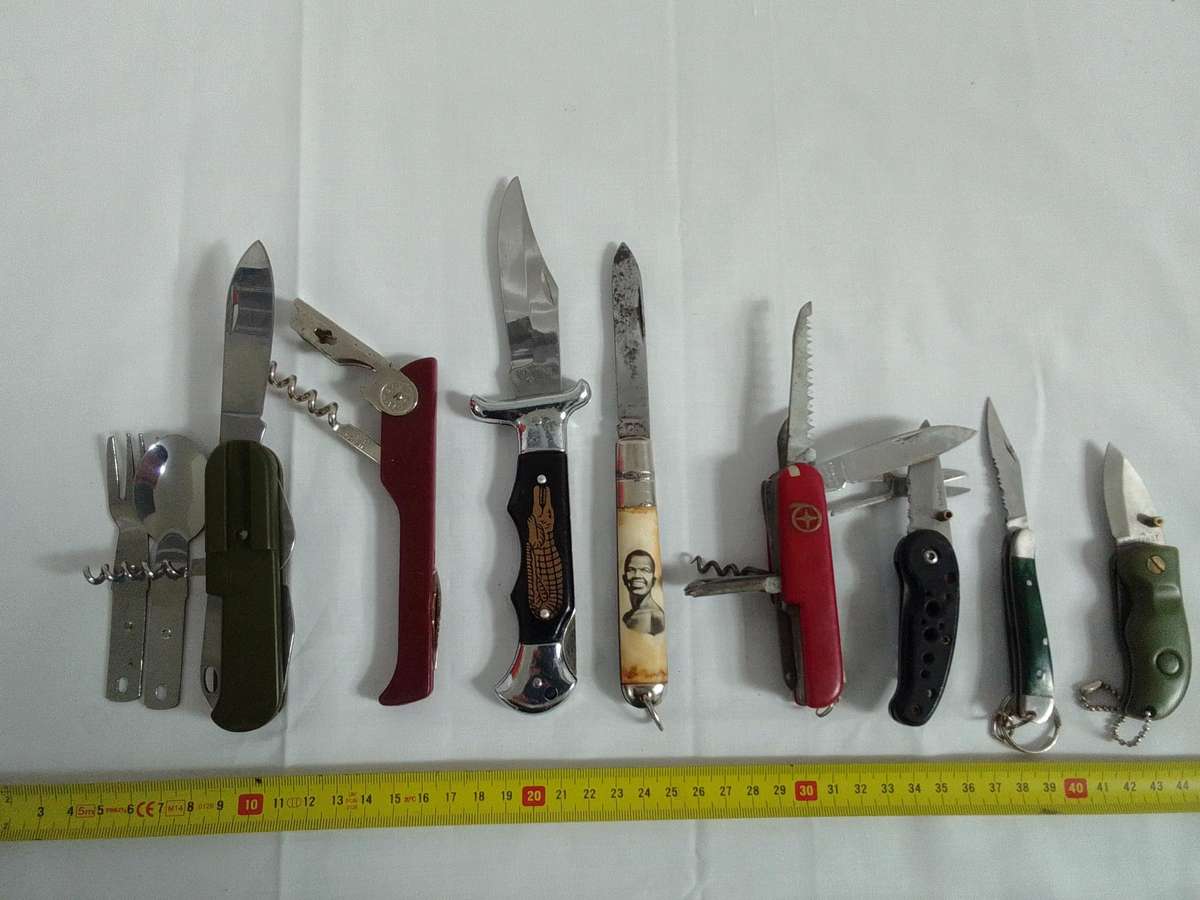 Stunning Collection Of Eight Pocket And Multi Function Folding Knifes - View Description