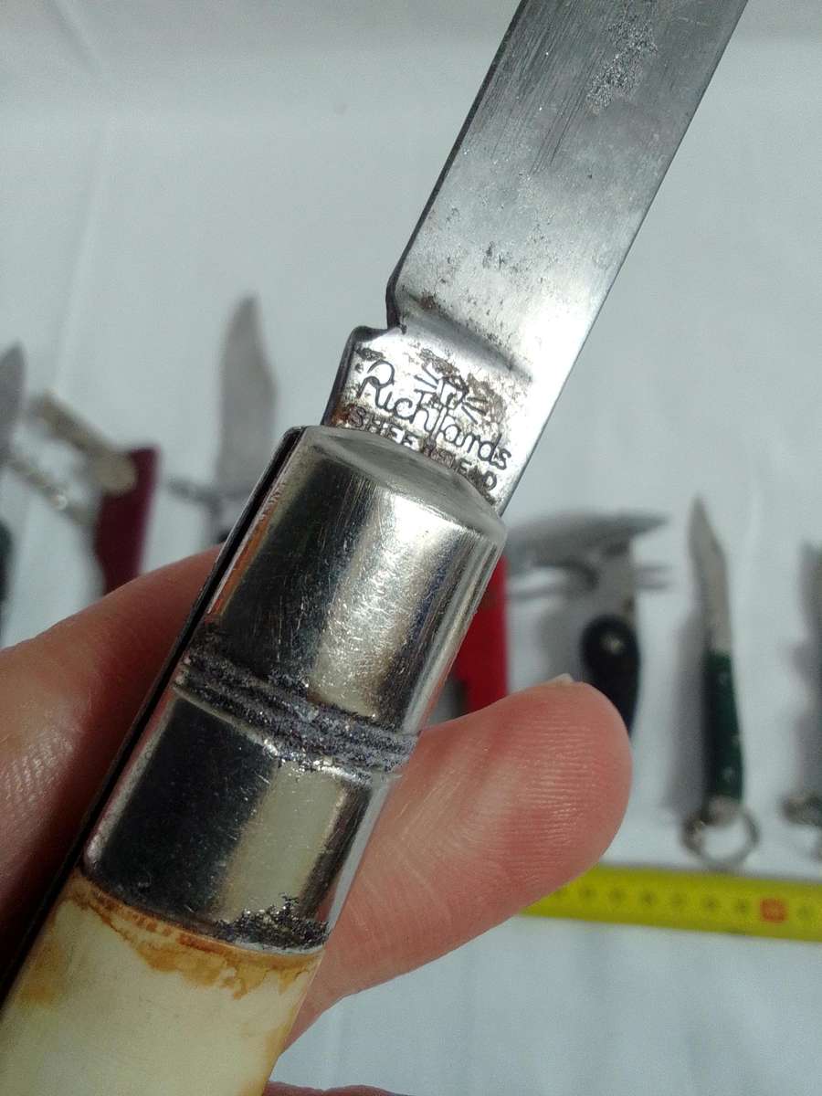 Stunning Collection Of Eight Pocket And Multi Function Folding Knifes - View Description