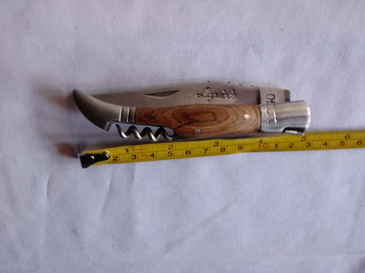 Stunning Laguiole ( 440) Pocket Knife with Wooden Handle in Excellent Condition