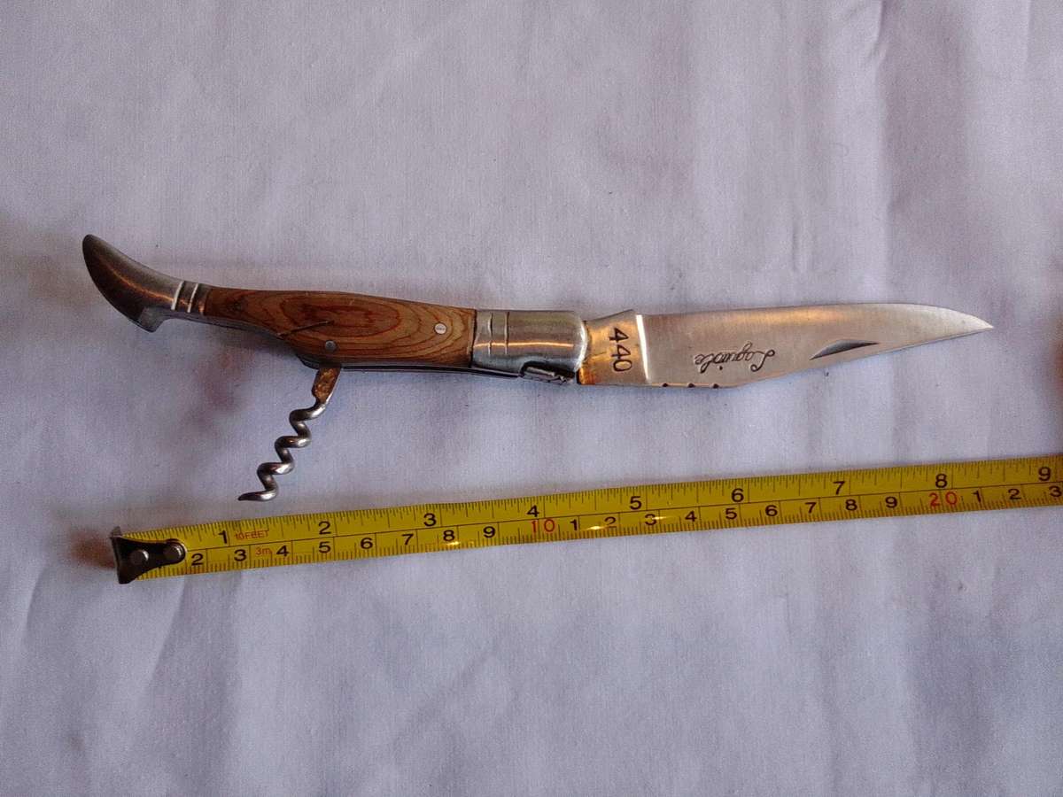 Stunning Laguiole ( 440) Pocket Knife with Wooden Handle in Excellent Condition