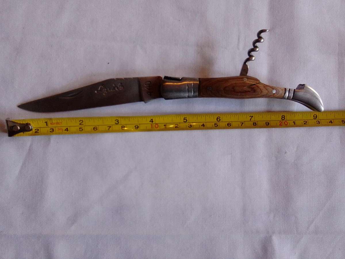 Stunning Laguiole ( 440) Pocket Knife with Wooden Handle in Excellent Condition