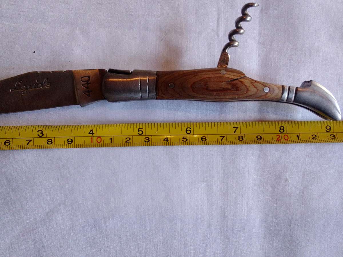 Stunning Laguiole ( 440) Pocket Knife with Wooden Handle in Excellent Condition