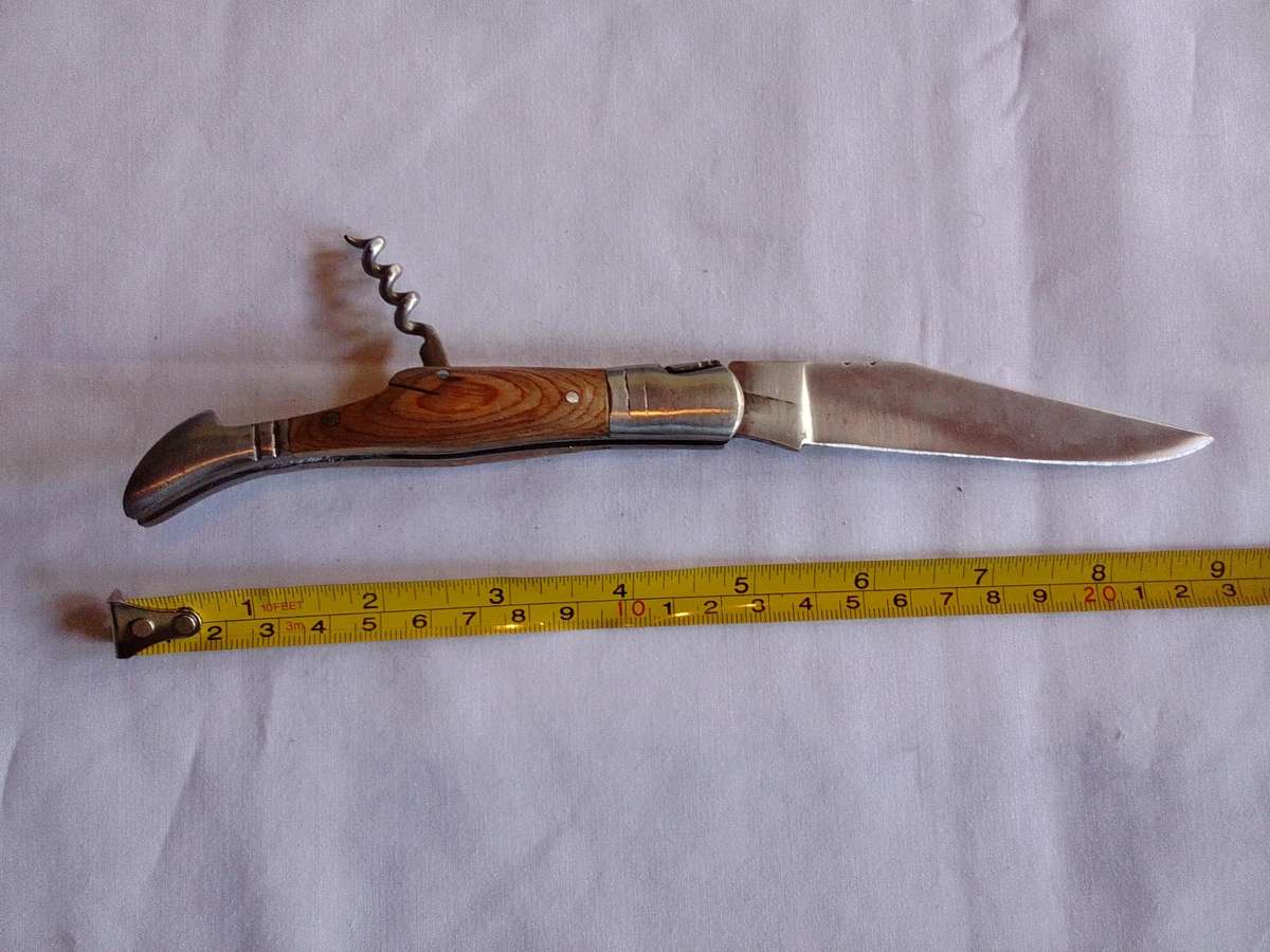 Stunning Laguiole ( 440) Pocket Knife with Wooden Handle in Excellent Condition