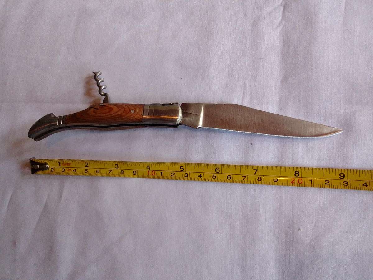 Stunning Laguiole ( 440) Pocket Knife with Wooden Handle in Excellent Condition