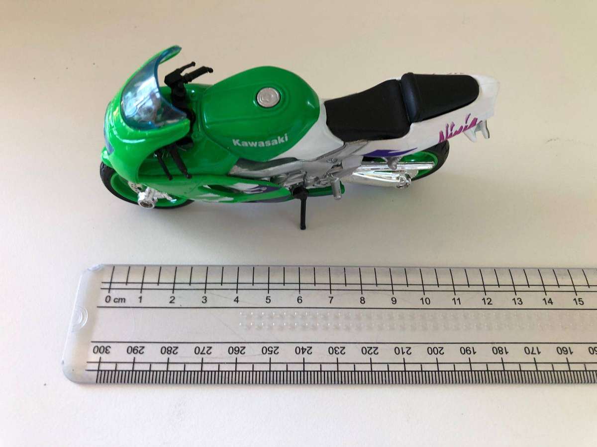 Maisto Kawasaki Ninja ZX-9R   Toy Die-Cast Model