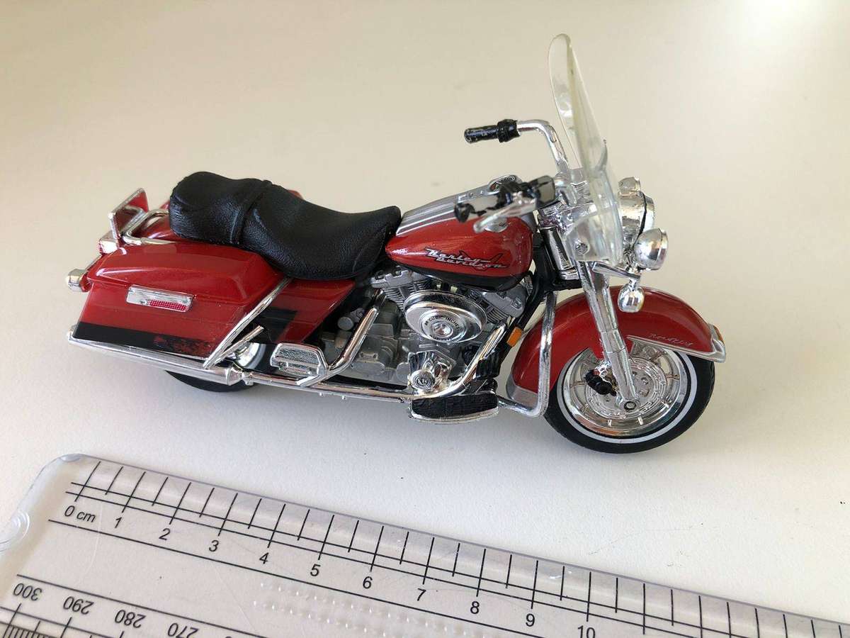Maisto Harley-Davidson FLHR Road King  Toy Die-Cast Model