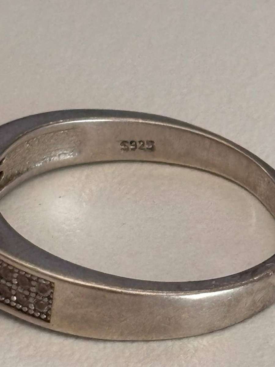 Beautiful 925 Sterling Silver Ring (3.8 g)