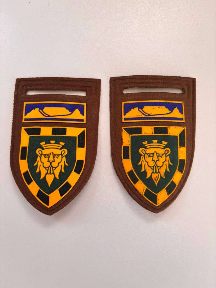 SADF Cape Corps Infantry Battalion Shoulder Flashes (Westen Cape Command)Tupperware (pins intact)