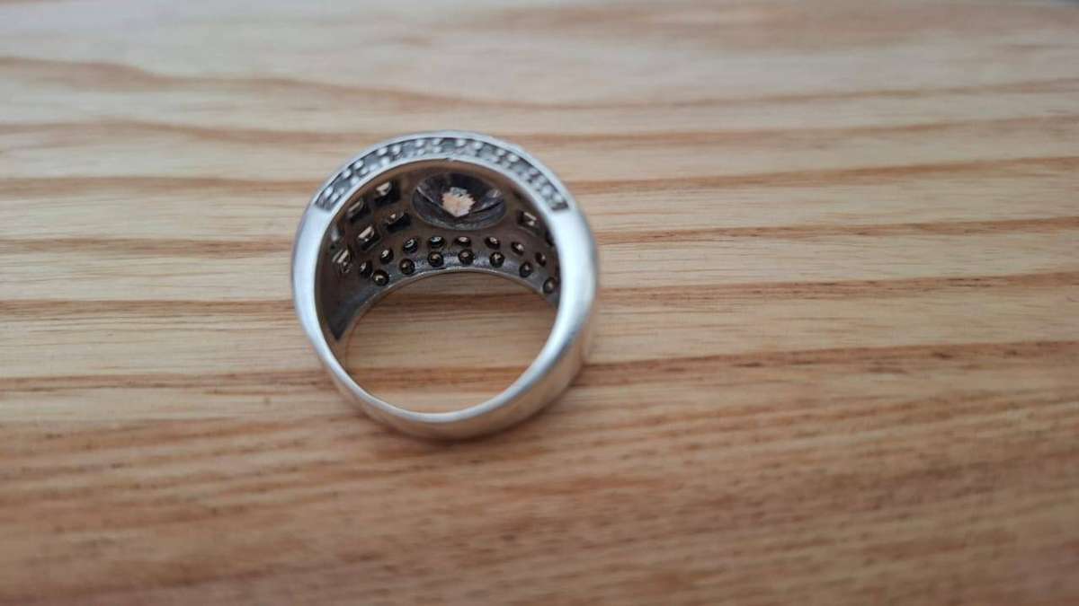 Stunning Large 925 Silver Ring With Large White Stone and Various Other White Stone 12.3 Grams