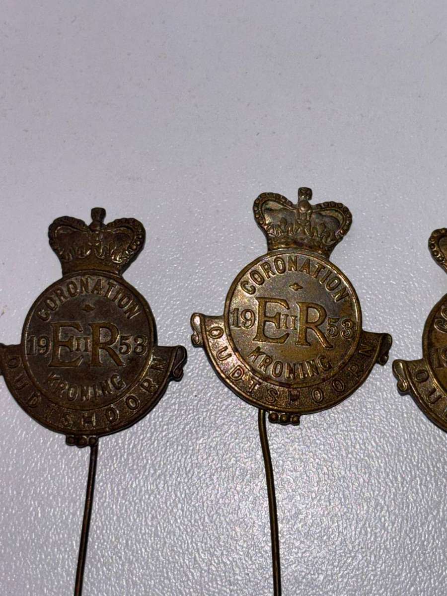 Vintage 1953 British Commonwealth Coronation Lapel pin Badges