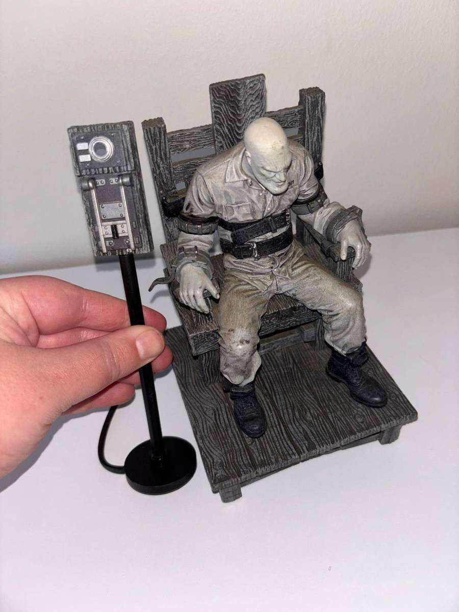 McFarlane Toys 1999 Sin City: Death Row Marv Deluxe