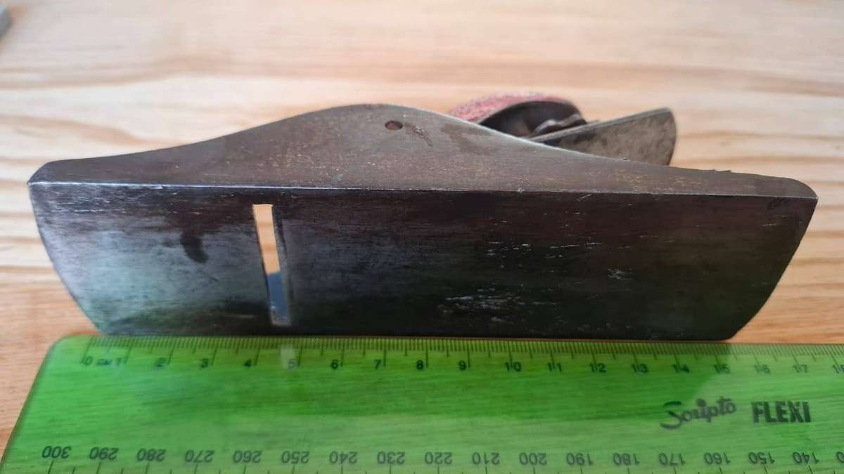 Vintage Stanley 110/C247 Block Plane featuring destinct red lever cap made in England-Good Condition