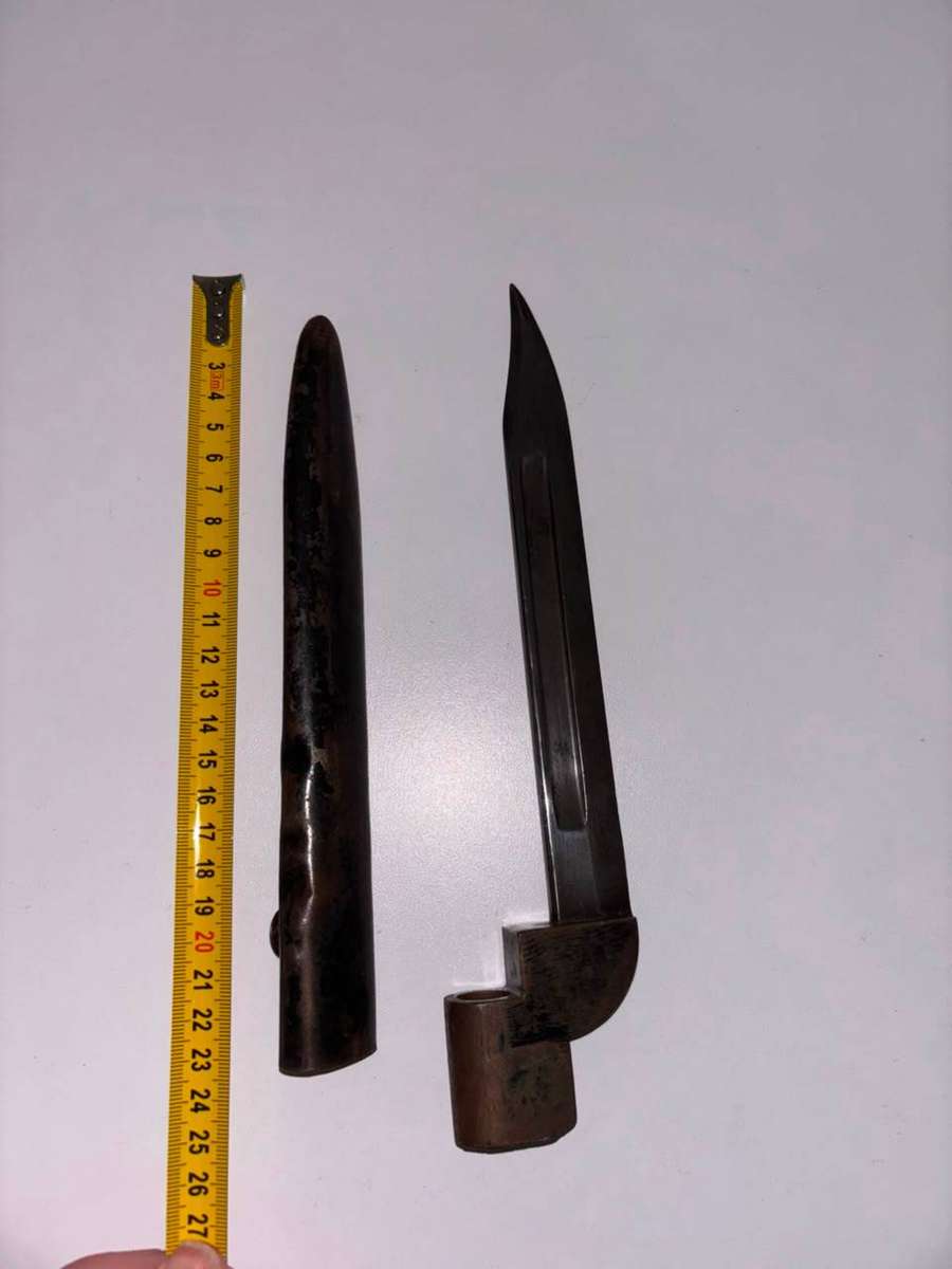 9 MK 1 Bayonet Designed for 303 Rifle, Featuring a Blade and Scabbard
