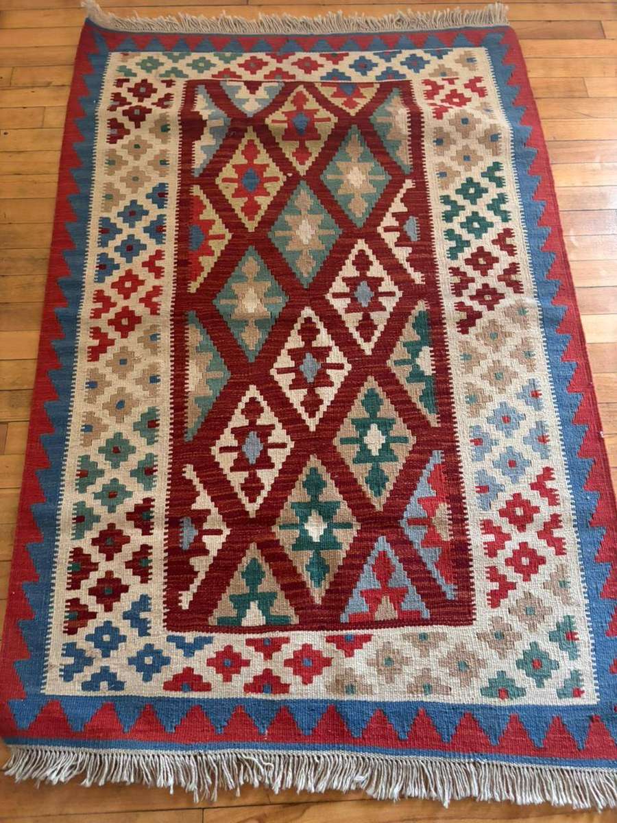 Beautiful Handwoven Kilim Carpet-159cm X 108cm in Excellent Condition