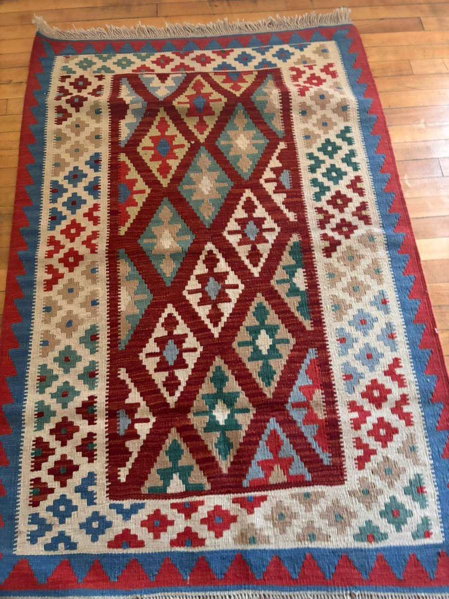 Beautiful Handwoven Kilim Carpet-159cm X 108cm in Excellent Condition