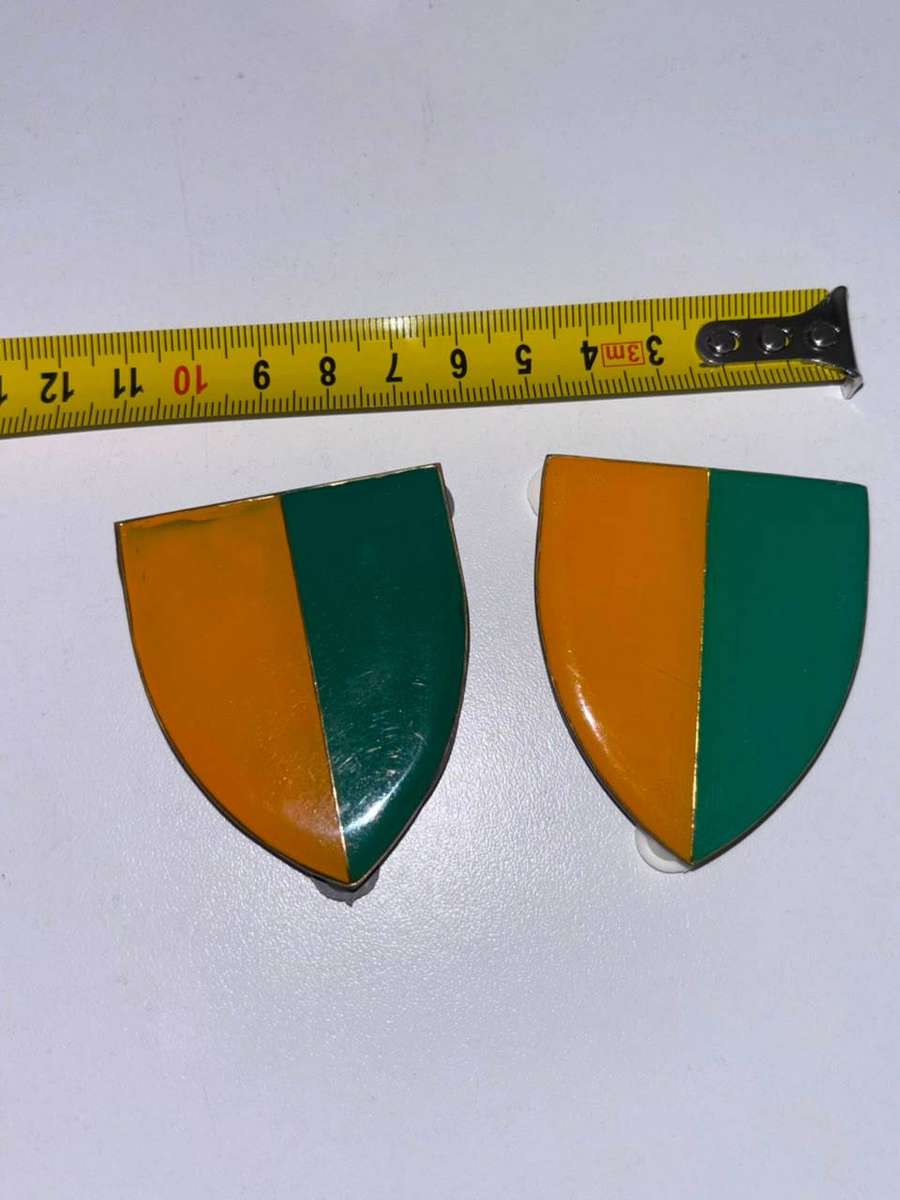 SADF  7 South African Infantry Division Enamel Shoulder flash Badges pins intact