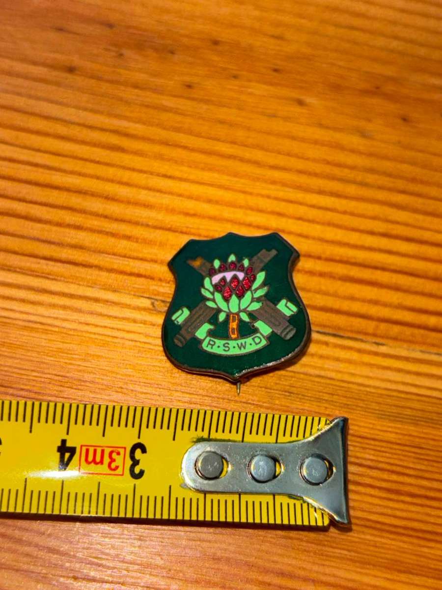 Regiment Suid-Westelike Distrikte (RSWD) Enamel Badge pin intact