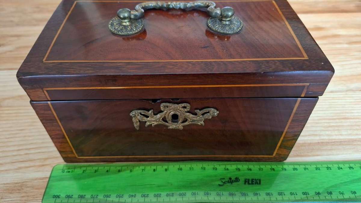 Stunning Victorian Mahogany Jewellery Box with Brass Handle 18 cm x 10 x 10