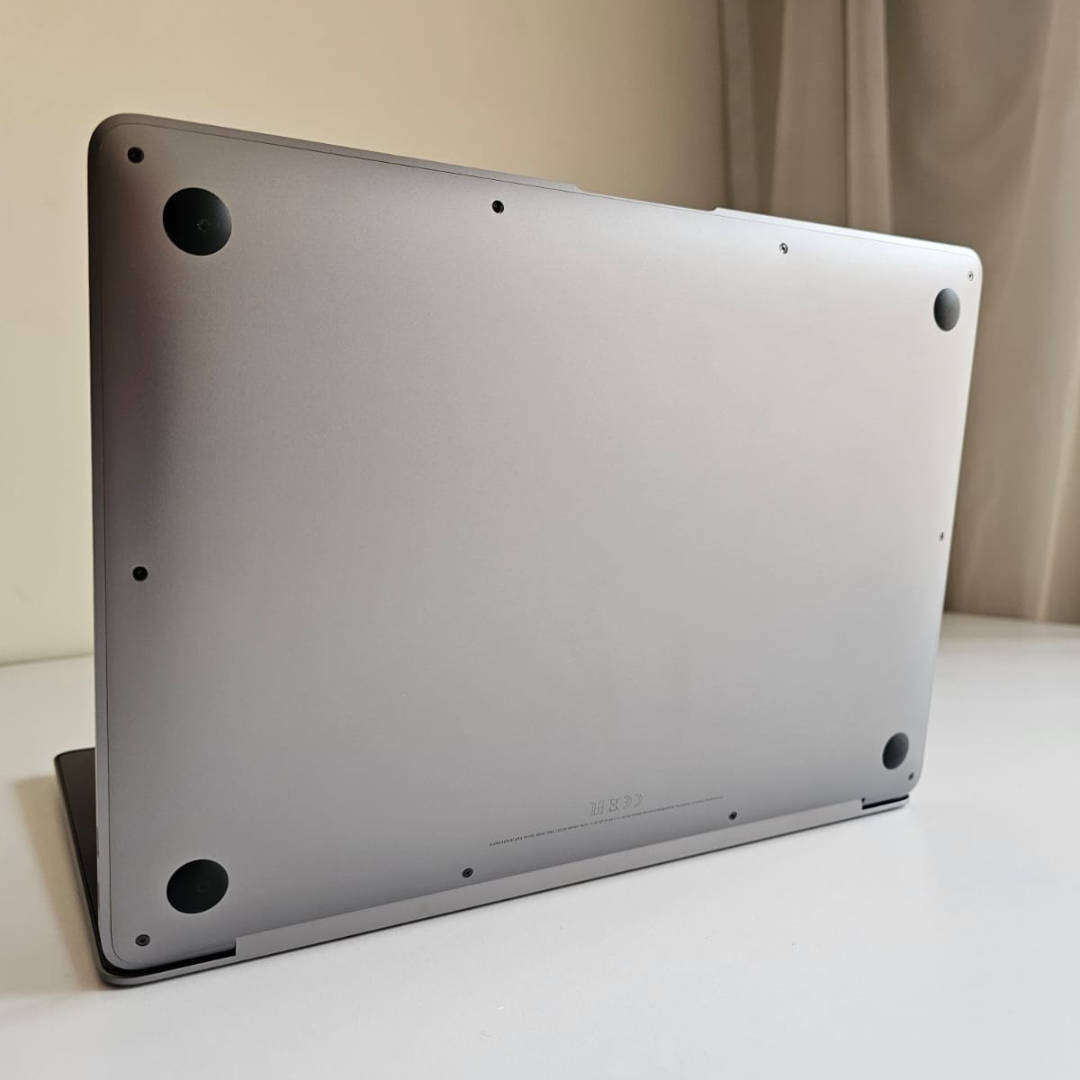 Macbook Air M1 - 8GB - 256GB 13.3" Retina Display - A2337 - Space Grey