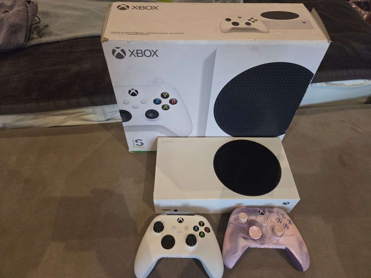 Xbox Series S 512GB Next-Gen Gaming Bundle with 3 Controllers