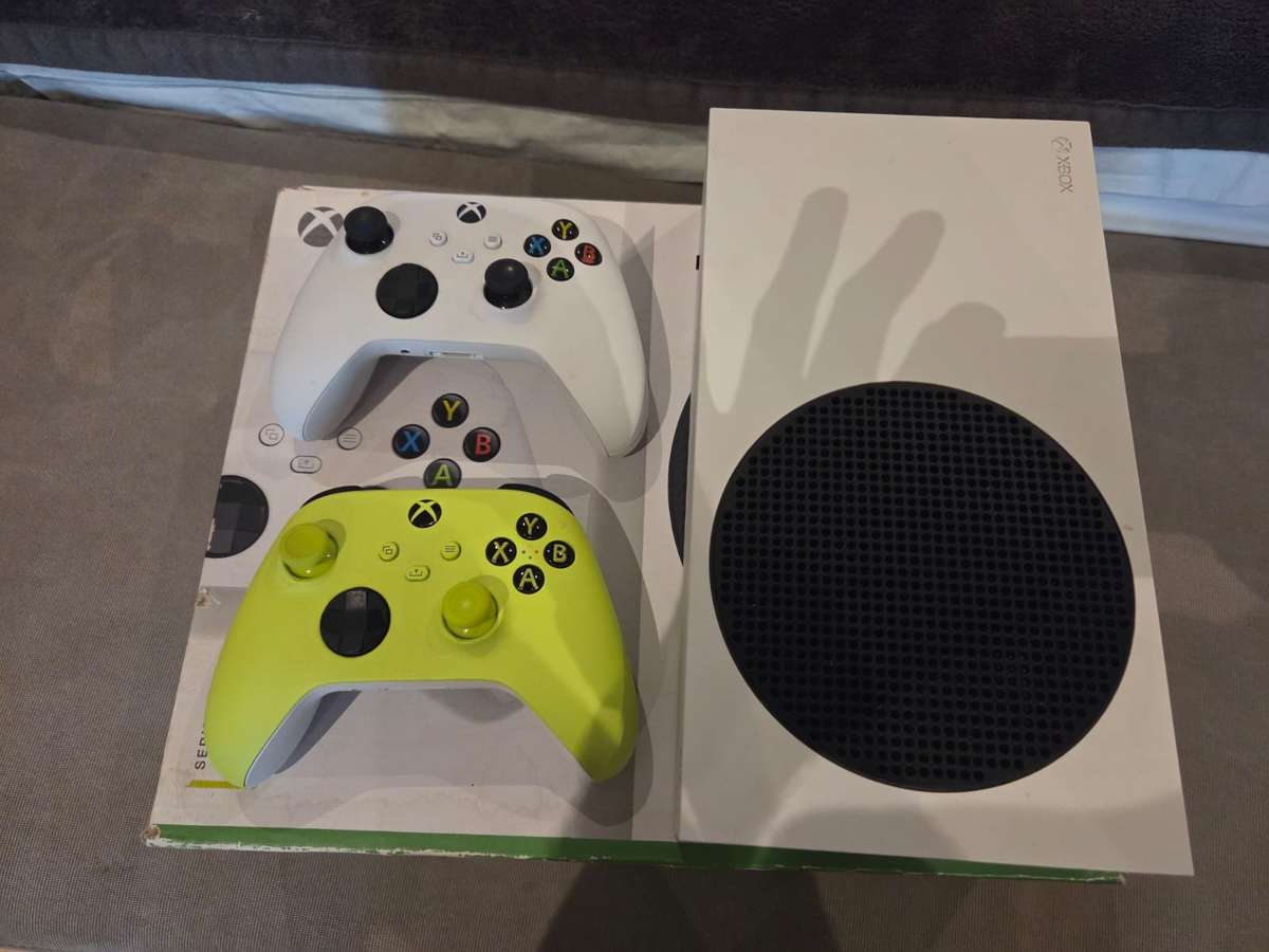 Xbox Series S 512GB Next-Gen Gaming Bundle with 3 Controllers