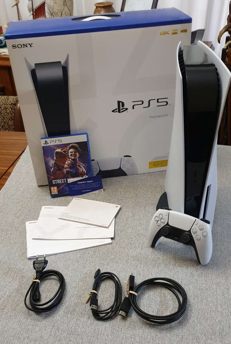 Sony Playstation 5 PS5 Disc Console with Street Fighter 6