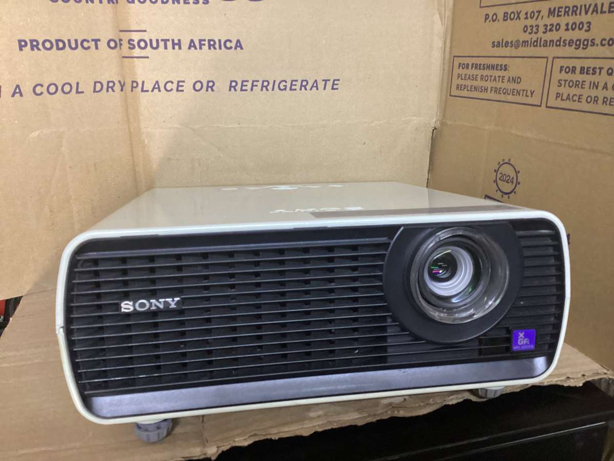Sony projector VPL EX 175