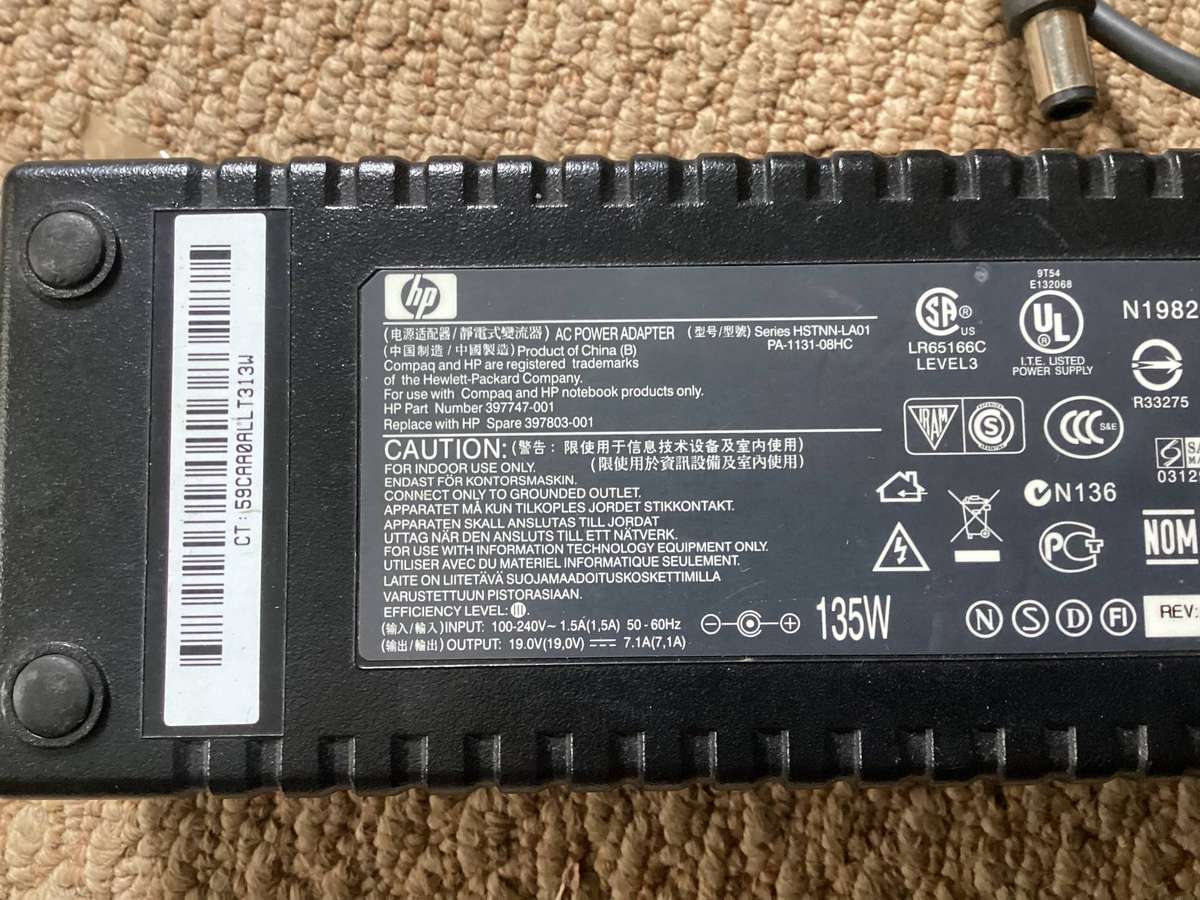 Hp original 135watt  19v  7..1 laptop charger