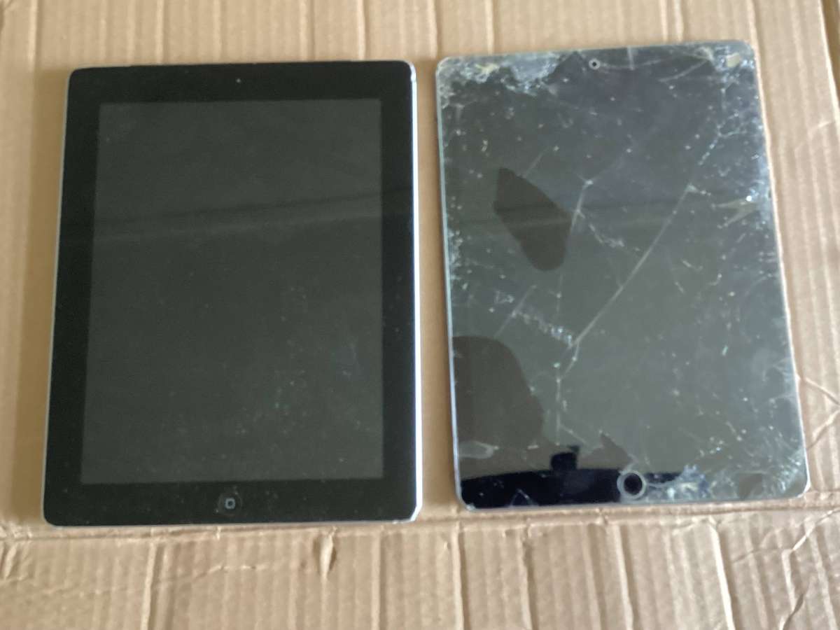 2 x iPads for spares/repairs