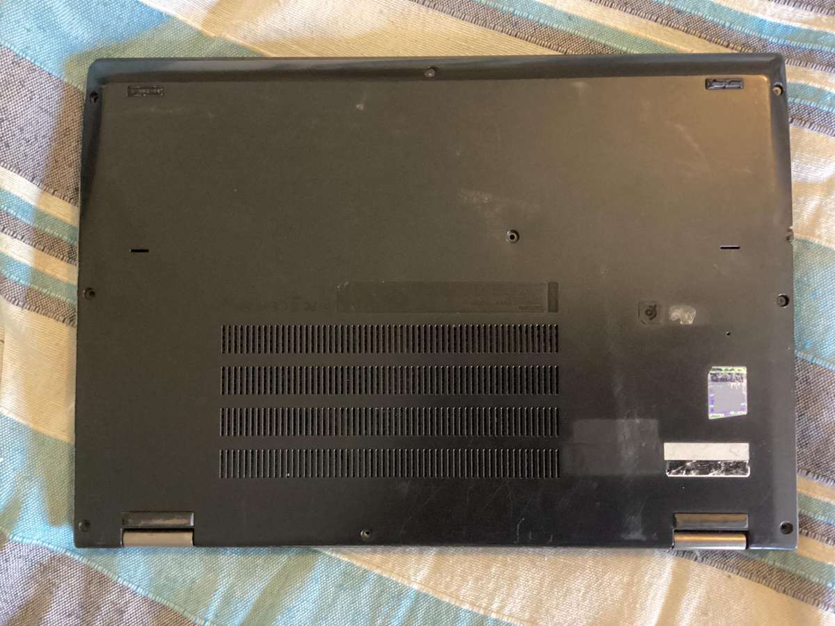 Lenovo laptop x390 yoga i7 8th Gen sold for spare/repair