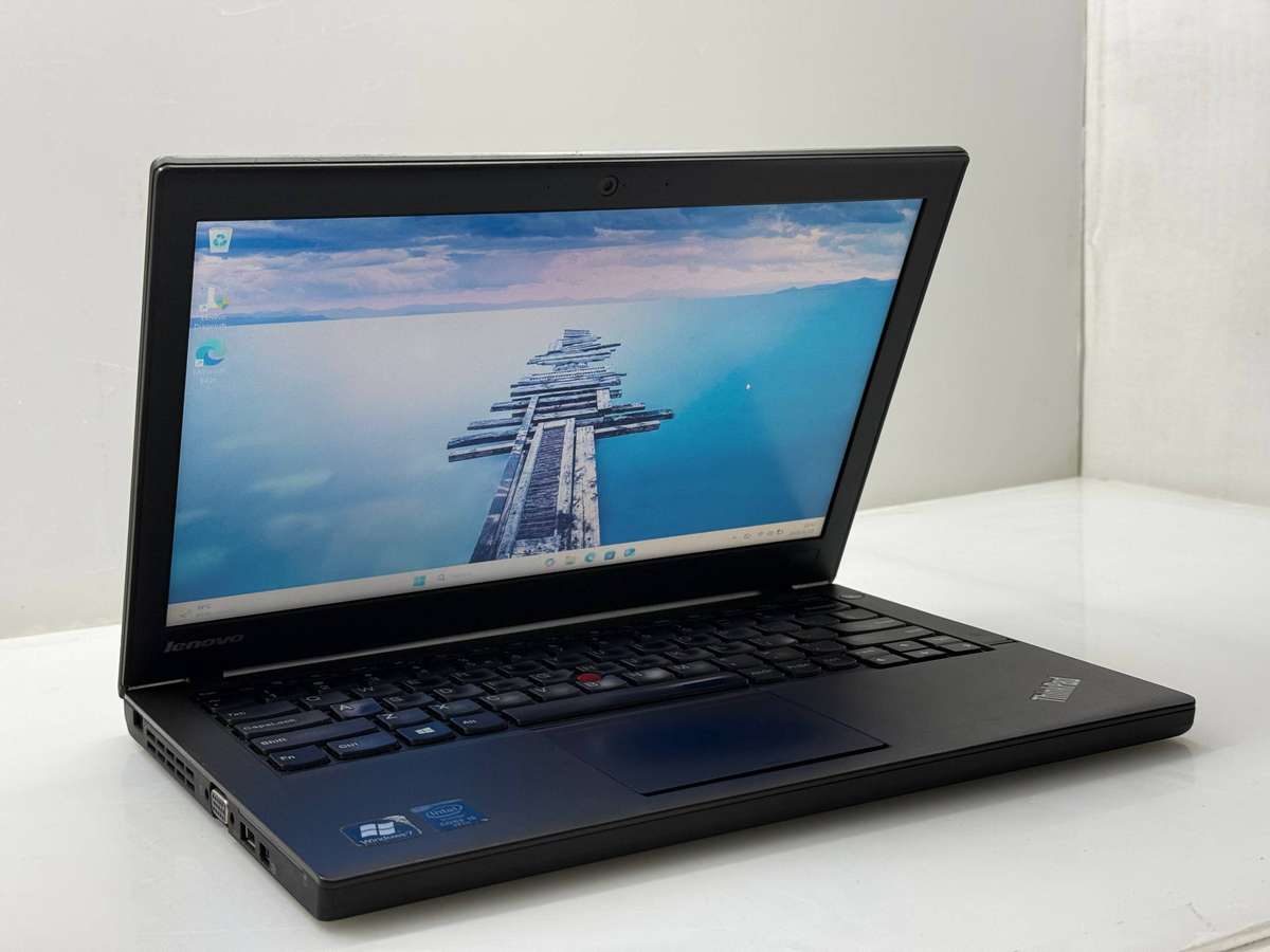 Lenovo ThinkPad X240  Refurbished, 500GB HDD, 8GB RAM, Windows 11 Pro, 12.5" Display