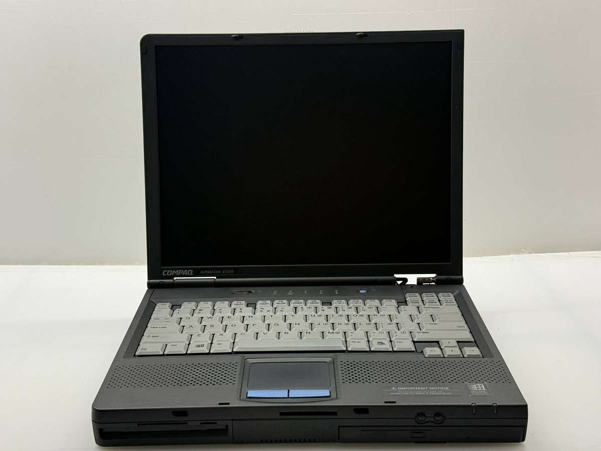Compaq Armada E500 Series PP2060  Laptop  No HDD / No Charger  Boots, Screen OK