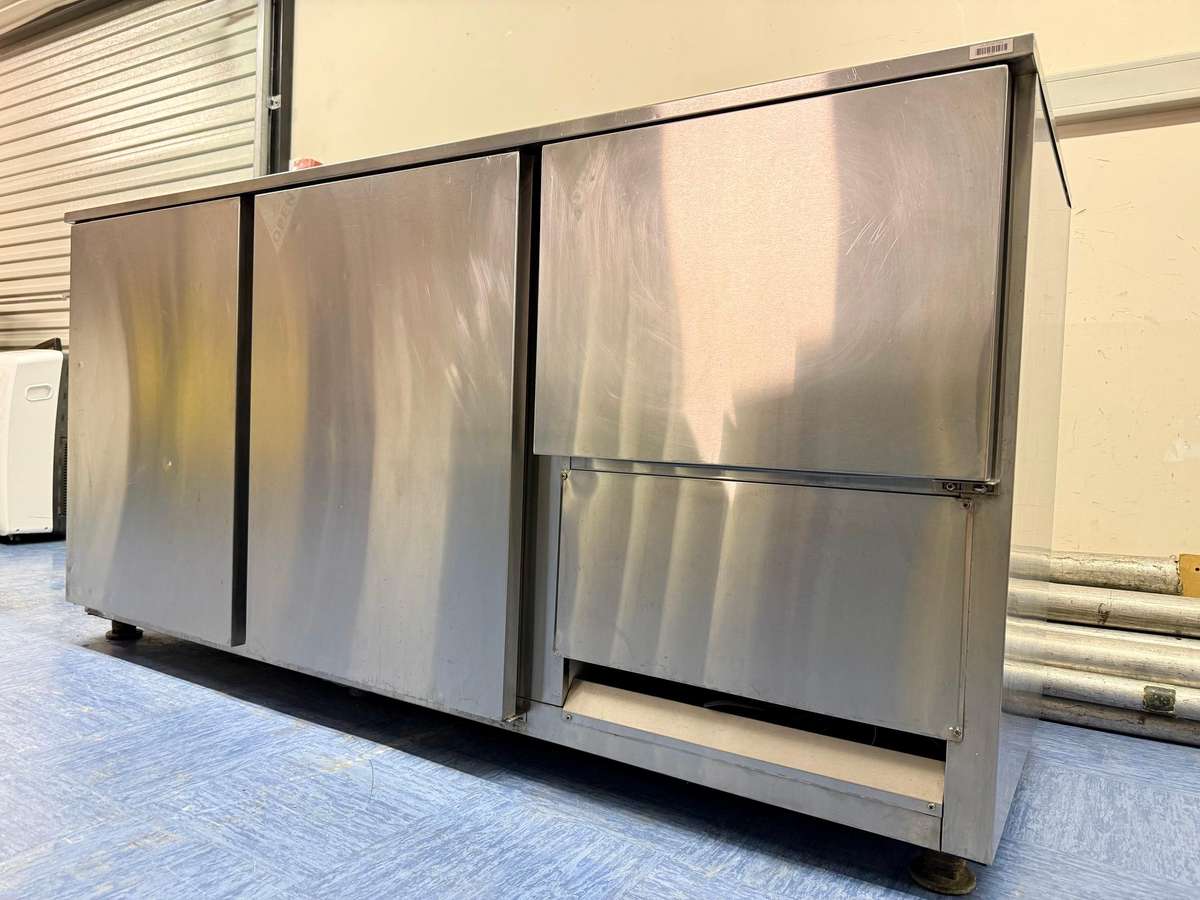 2.5 DOOR STAINLESS STEEL UNDER BAR FRIDGE