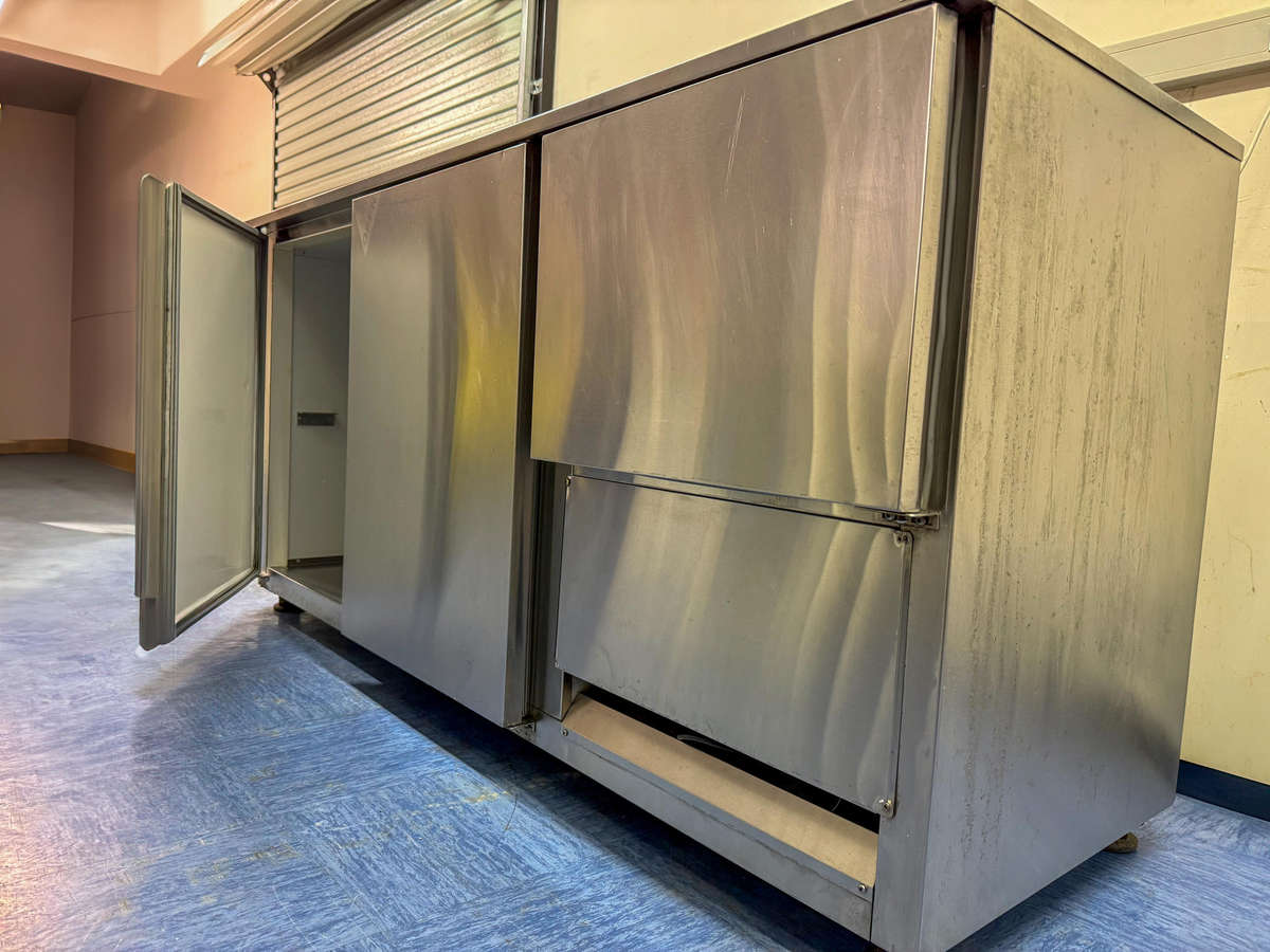 2.5 DOOR STAINLESS STEEL UNDER BAR FRIDGE