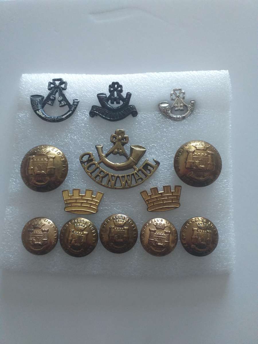 british army buttons and badges assorted