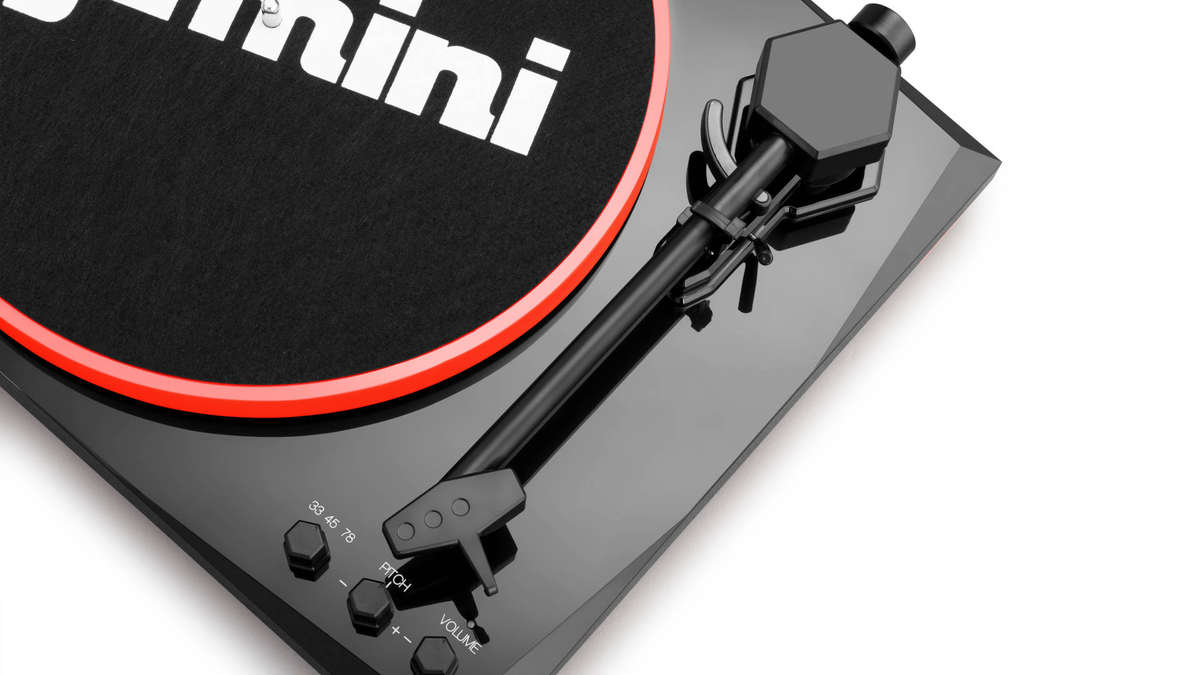 Gemini TT 900 3-speed Turntable with Bluetooth 2-way Stereo Speakers Black/Red  -Box damaged