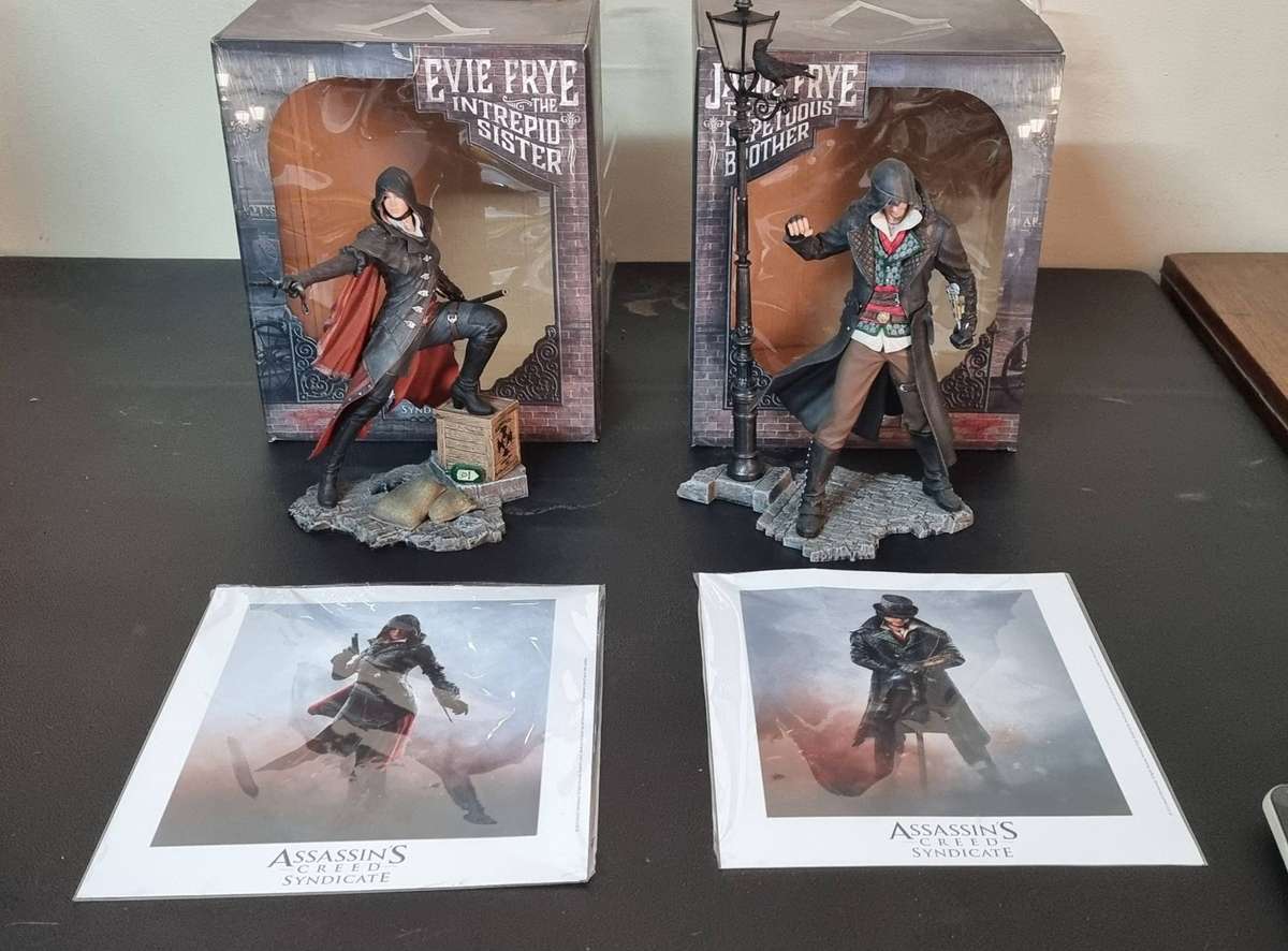 Assassins Creed UbiCollectables Figures Evie Frye + Jacob Frye Set + Free original Steelbook