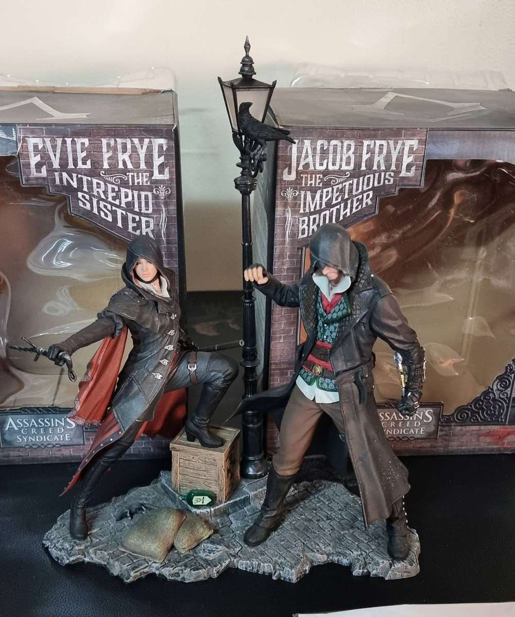 Assassins Creed UbiCollectables Figures Evie Frye + Jacob Frye Set + Free original Steelbook