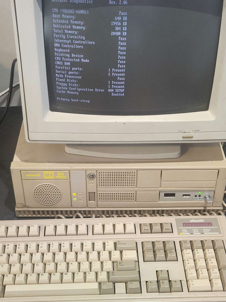 Olivetti M4 Computer - 486 Dx2 66mhz