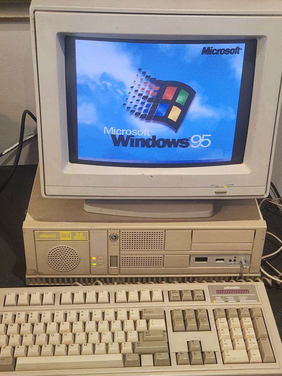Olivetti M4 Computer - 486 Dx2 66mhz