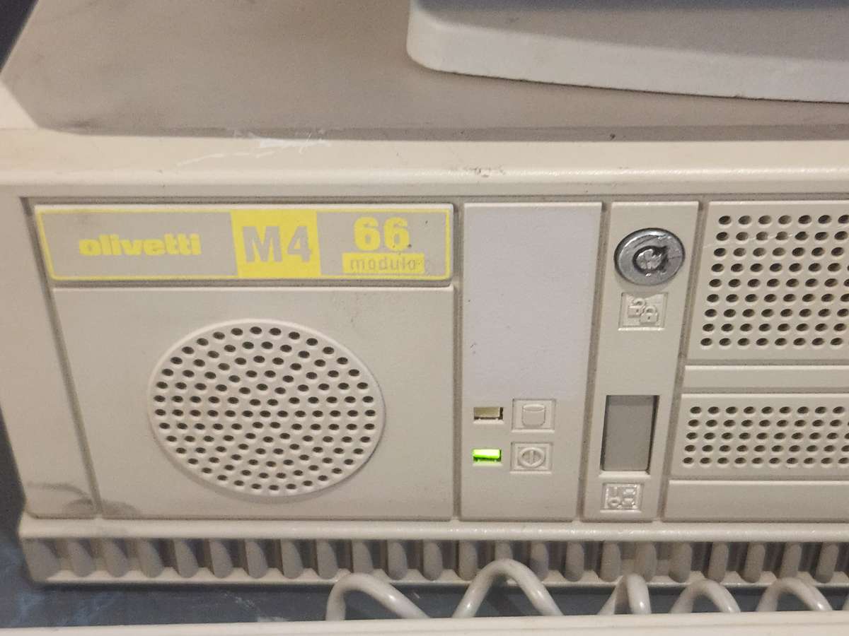 Olivetti M4 Computer - 486 Dx2 66mhz