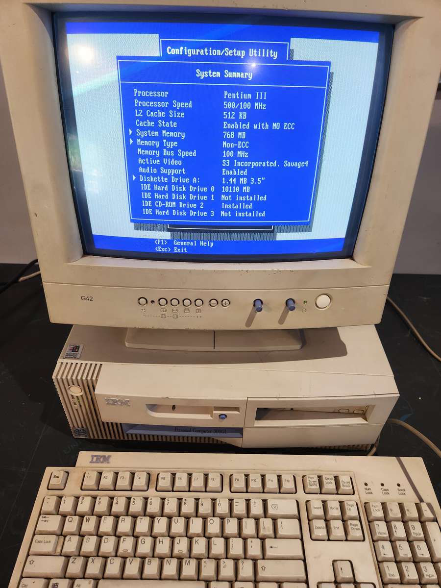 IBM Pentium 3 - 300GL + IBM monitor