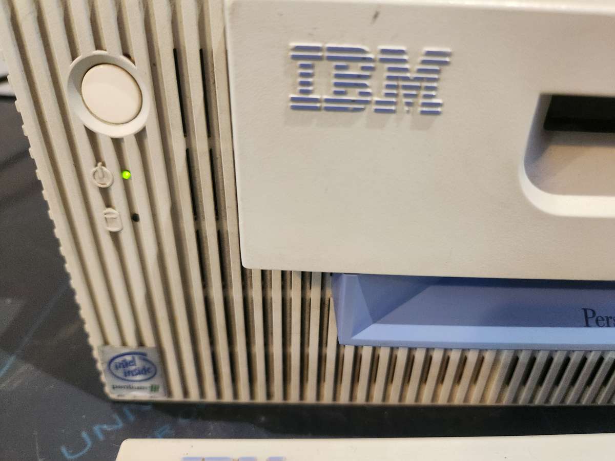 IBM Pentium 3 - 300GL + IBM monitor