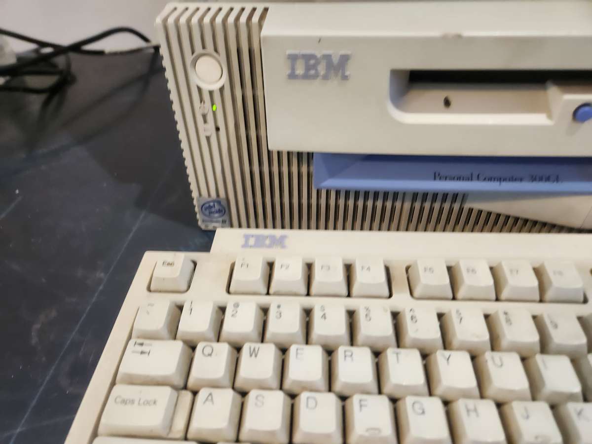 IBM Pentium 3 - 300GL + IBM monitor