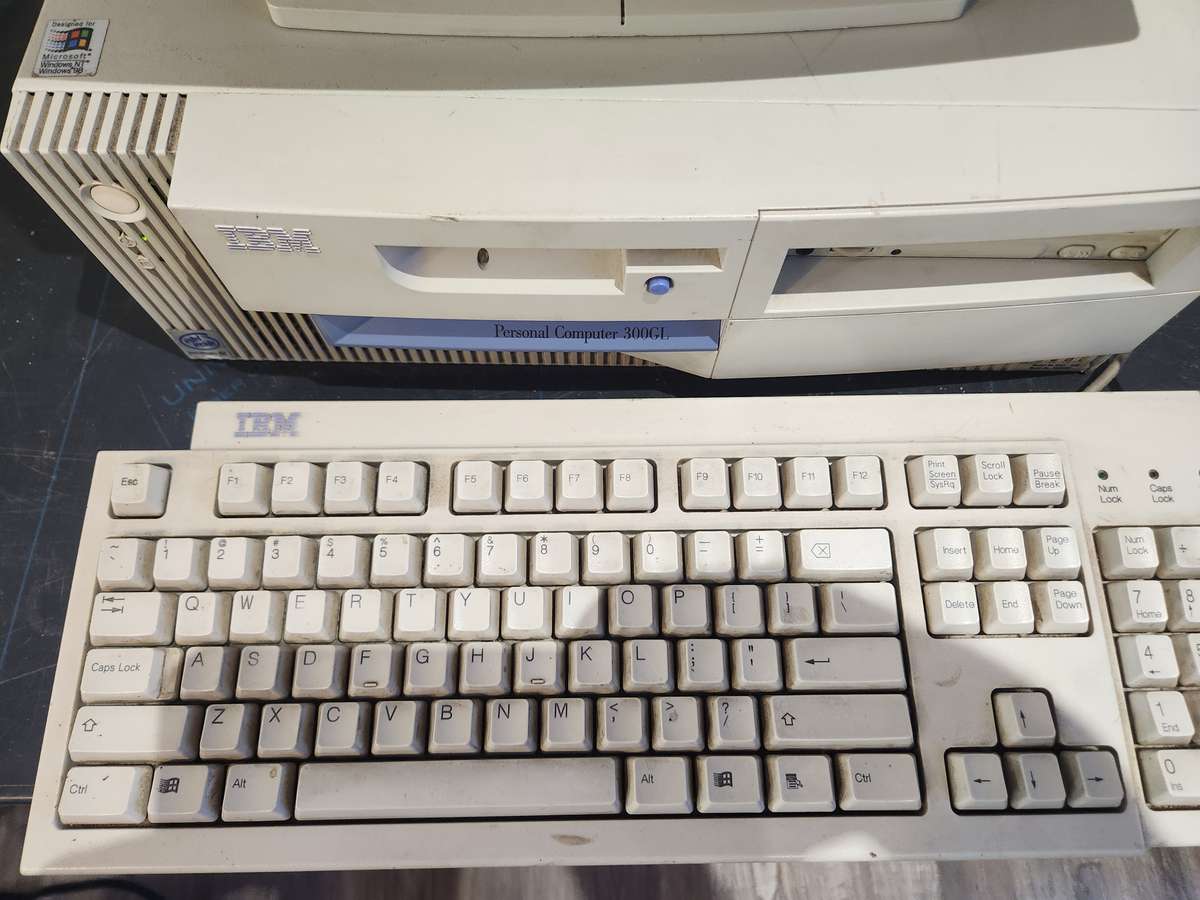 IBM Pentium 3 - 300GL + IBM monitor