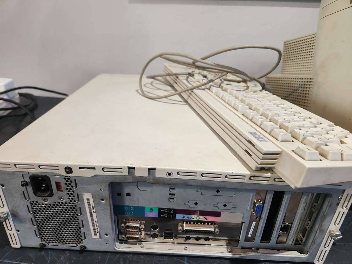 IBM Pentium 3 - 300GL + IBM monitor